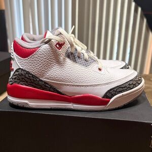 Air Jordan 3 retro, size 3 comes with box